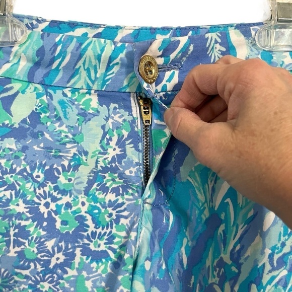 Lilly Pulitzer Buttercup Stretch Blue Haven Shorts with Scalloped Hem Size 4 - Picture 3 of 10